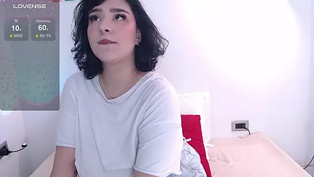 Snapshot of Annie_Villaa chatting on 09.19.25 Annie Villaa online show from 09.19.25