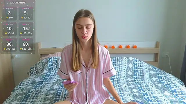 SofiBirch online show from 10.12.25