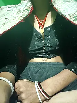 Snapshot of Shreya-couple chatting on 11.17.25 Shreya-couple online show from 11.17.25