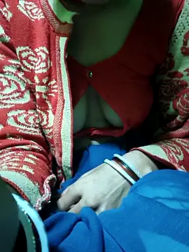 Snapshot of Shreya-couple chatting on 11.21.25 Shreya-couple online show from 11.21.25