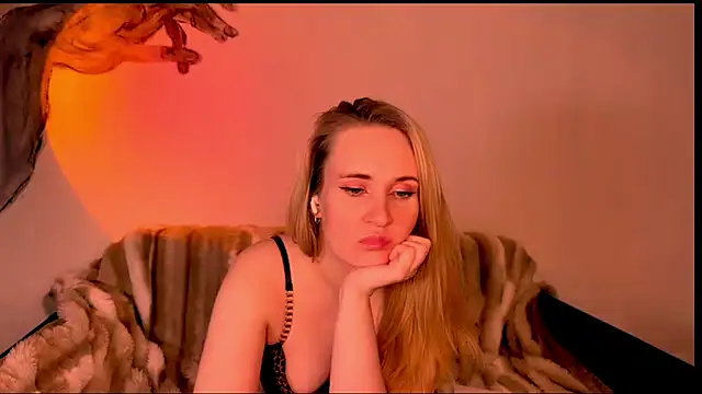 KiraBerht online show from 04.15.26