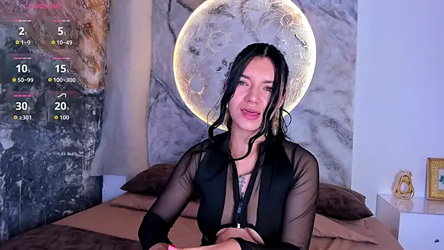 RoxanaBorns  online show from 12.20.25