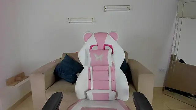 april smiith online show from 09.10.25