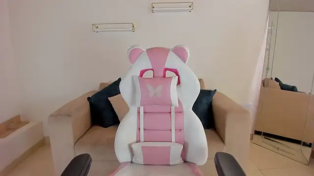 april smiith online show from 09.24.25