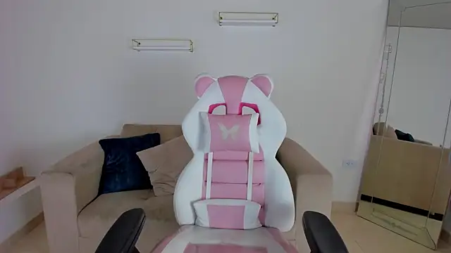 april smiith online show from 09.27.25