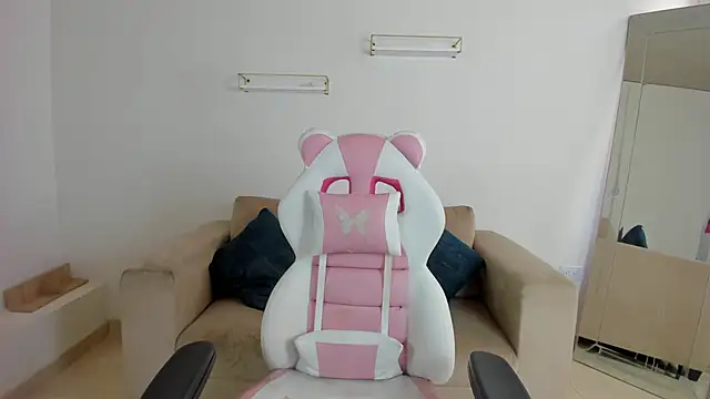 april smiith online show from 11.21.25