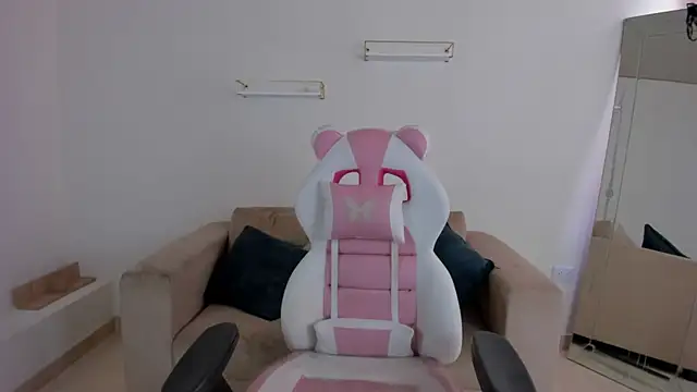 april smiith online show from 12.01.25