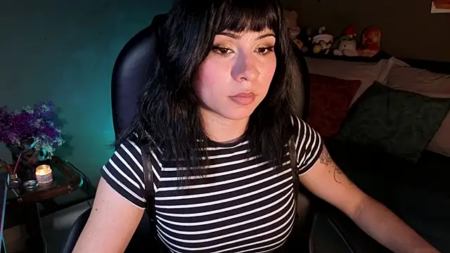 Snapshot of GaiaJoness chatting on 11.27.25 GaiaJoness online show from 11.27.25