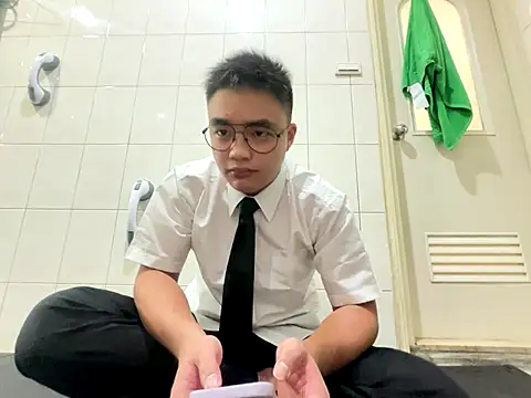 Snapshot of greenteazhang chatting on 11.24.25 greenteazhang online show from 11.24.25