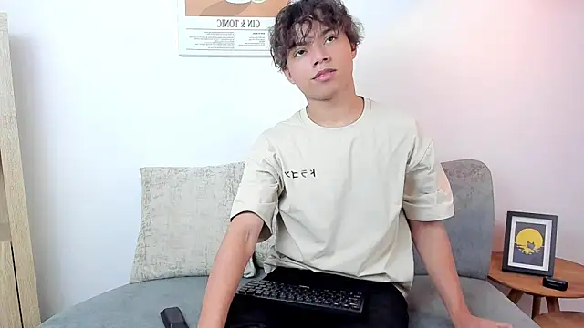 Snapshot of Honeymoon_sariel chatting on 02.23.26 Honeymoon sariel online show from 02.23.26