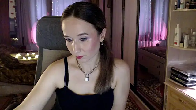 Snapshot of ClassyInna chatting on 10.31.25 ClassyInna online show from 10.31.25