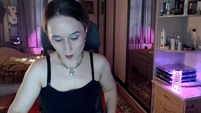 Snapshot of ClassyInna chatting on 11.01.25 ClassyInna online show from 11.01.25