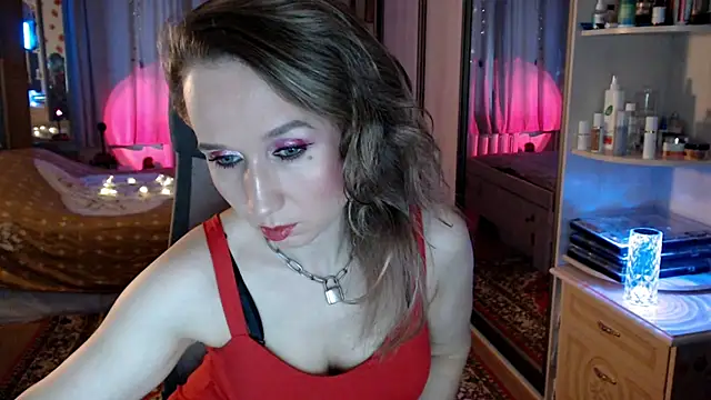 Snapshot of ClassyInna chatting on 11.12.25 ClassyInna online show from 11.12.25