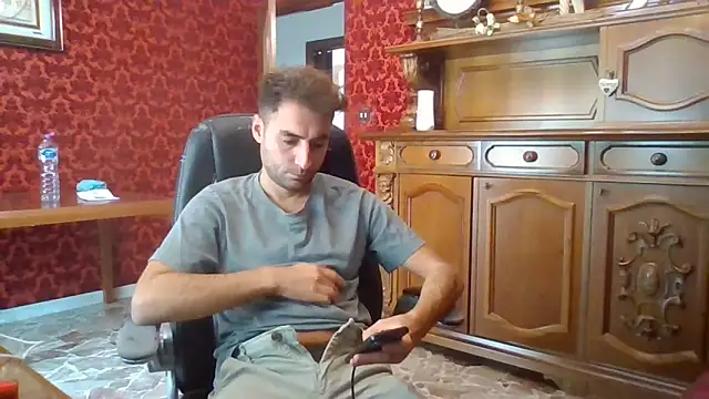 Snapshot of Torissimo92 chatting on 10.17.25 Torissimo92 online show from 10.17.25