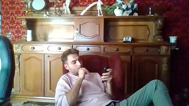 Snapshot of Torissimo92 chatting on 10.19.25 Torissimo92 online show from 10.19.25