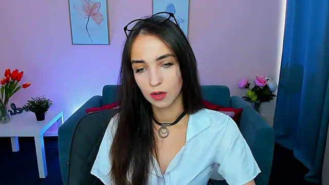 Snapshot of EllaSteele chatting on 09.19.25 EllaSteele online show from 09.19.25