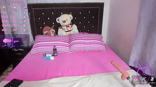 MiaMoxxy online show from 12.16.25