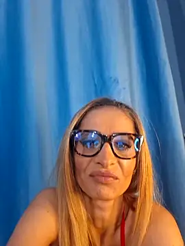 Snapshot of aellabeyonce chatting on 10.25.25 aellabeyonce online show from 10.25.25