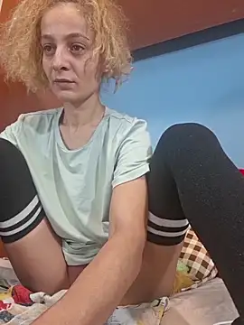 Snapshot of aellabeyonce chatting on 11.29.25 aellabeyonce online show from 11.29.25