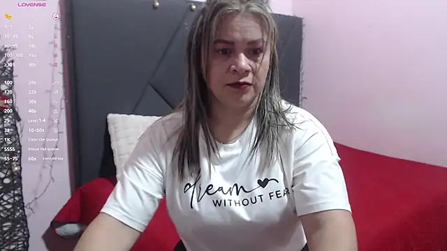 pamela echeverria online show from 11.29.25