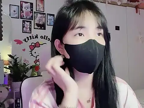 keelinnn19 online show from 10.13.25