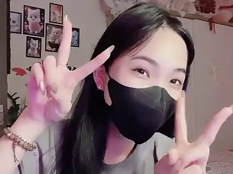 keelinnn19 online show from 10.17.25