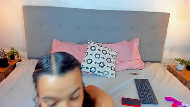 Luna Claire online show from 10.12.25