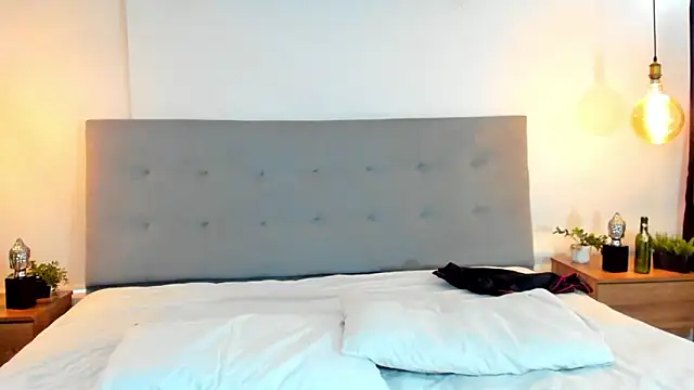 Luna Claire online show from 10.25.25