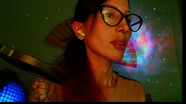 Snapshot of KiotoShine chatting on 12.14.25 KiotoShine online show from 12.14.25