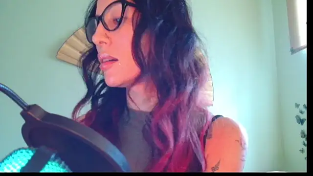 Snapshot of KiotoShine chatting on 12.17.25 KiotoShine online show from 12.17.25