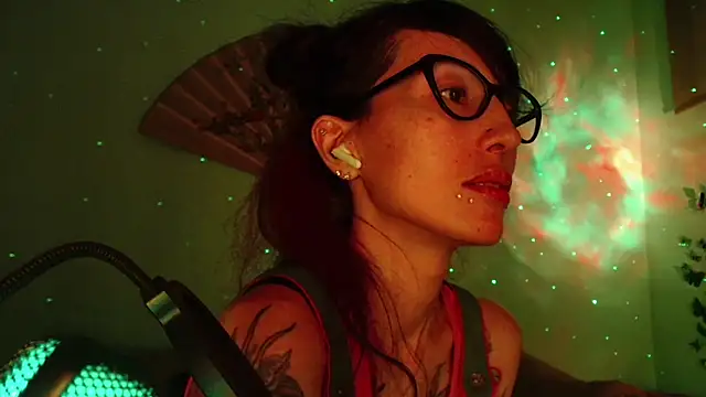 Snapshot of KiotoShine chatting on 02.18.26 KiotoShine online show from 02.18.26