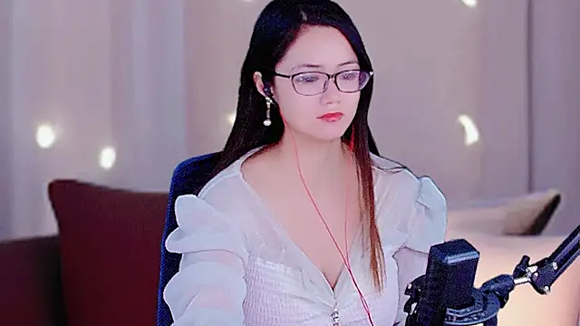 Snapshot of September79 chatting on 11.16.25 September79 online show from 11.16.25