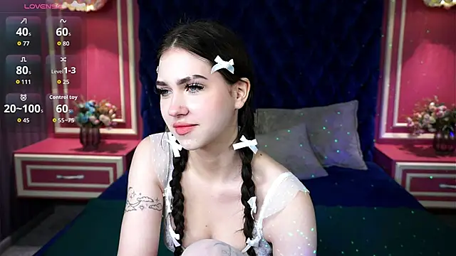 Snapshot of RuthandJess chatting on 10.02.25 RuthandJess online show from 10.02.25