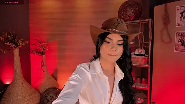 MiaLaurence online show from 10.20.25