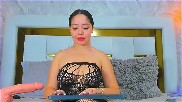 MiaFarkash online show from 09.19.25