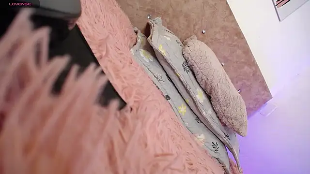 Snapshot of solpeich chatting on 10.25.25 solpeich online show from 10.25.25