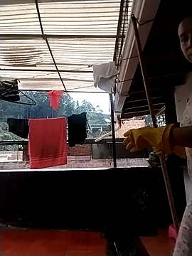 Snapshot of solpeich chatting on 10.31.25 solpeich online show from 10.31.25