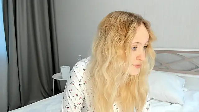 Julliakoill online show from 10.13.25