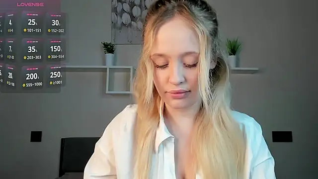 Julliakoill online show from 11.07.25