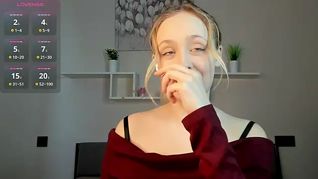 Julliakoill online show from 11.08.25