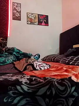 hot-twin online show from 12.03.25