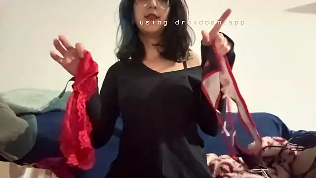 Snapshot of petitepeach6 chatting on 02.21.26 petitepeach6 online show from 02.21.26