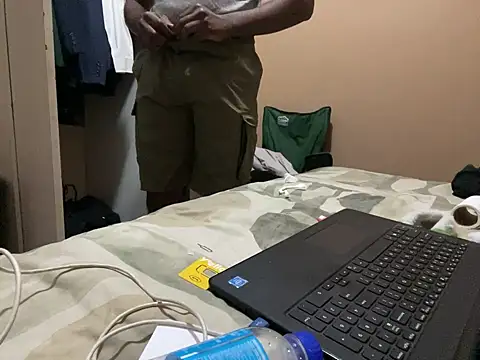 Snapshot of ThickBaddieandDaddy chatting on 10.18.25 ThickBaddieandDaddy online show from 10.18.25