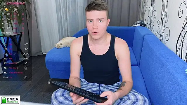 Snapshot of holy_eggs_02 chatting on 11.17.25 holy eggs 02 online show from 11.17.25