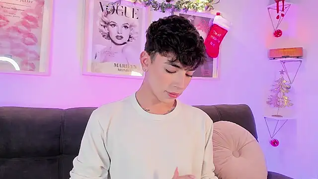 Snapshot of evan_voss chatting on 12.15.25 evan voss online show from 12.15.25