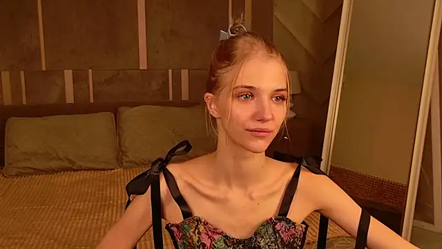 Snapshot of 4example_Chloe chatting on 02.18.26 4example Chloe online show from 02.18.26