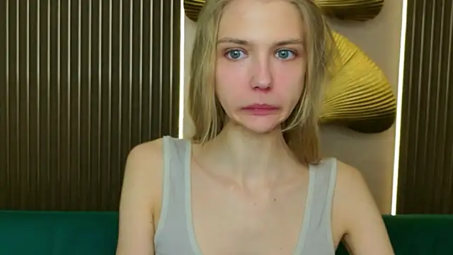 4example Chloe online show from 03.14.26