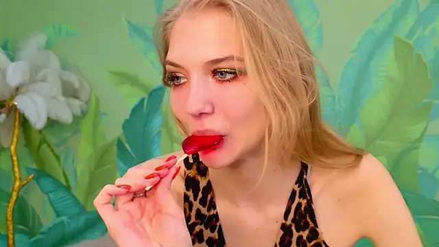 4example Chloe online show from 04.09.26