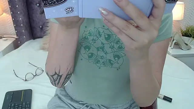 RavenLove  online show from 09.28.25