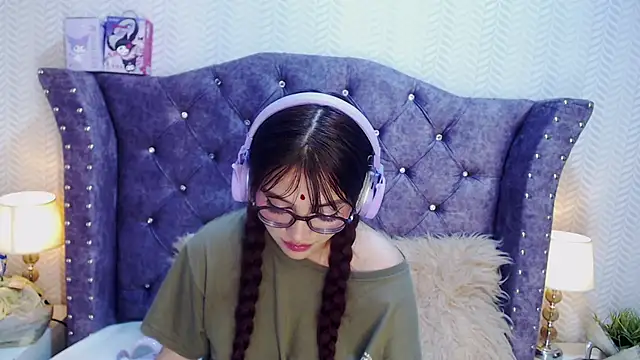 RavenLove  online show from 10.25.25